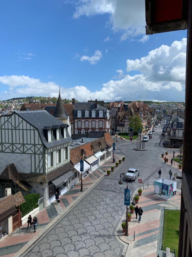 Appartement au cœur de Deauville avec vue imprenable et parking privé Esterno foto