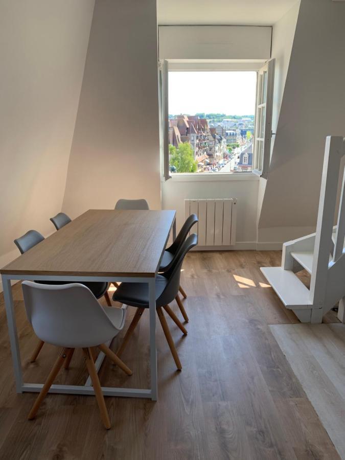 Appartement au cœur de Deauville avec vue imprenable et parking privé Esterno foto